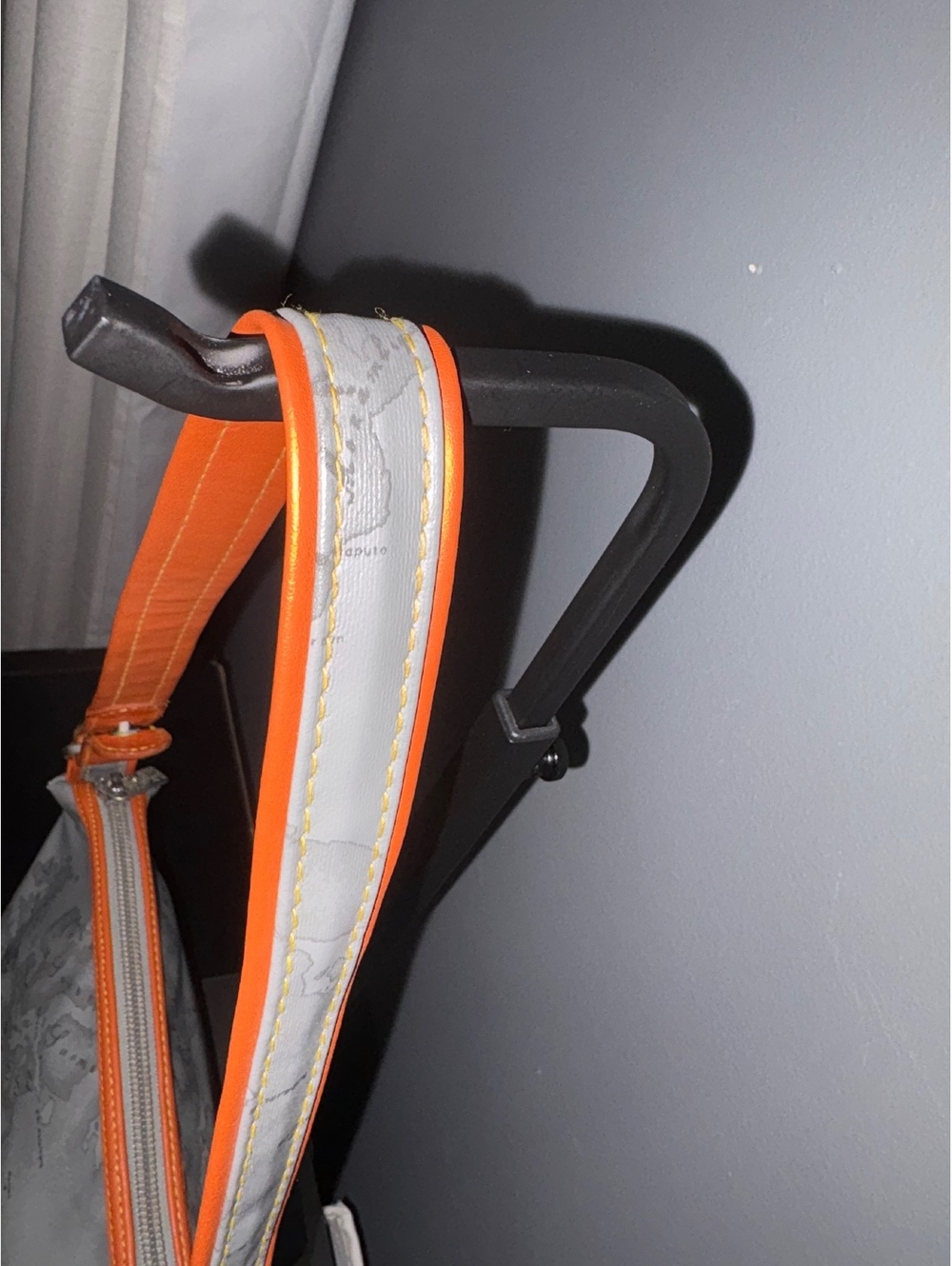 Alviero Martini 1st Class Relax Shoulder Bag - Picture 4 of 8